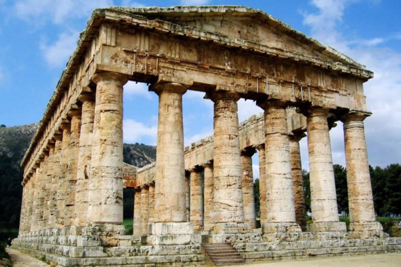 Segesta: Storia e Mito di un Sito Millenario